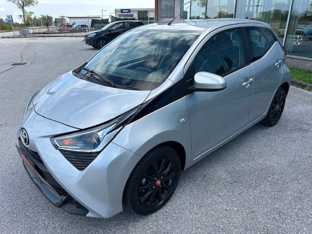 TOYOTA Aygo Argento metallizzato