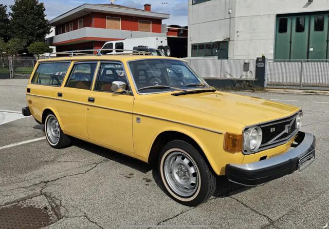 VOLVO 145 Giallo pastello