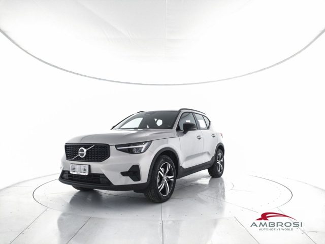 VOLVO XC40 B3 Mild Hybrid Plus Dark 