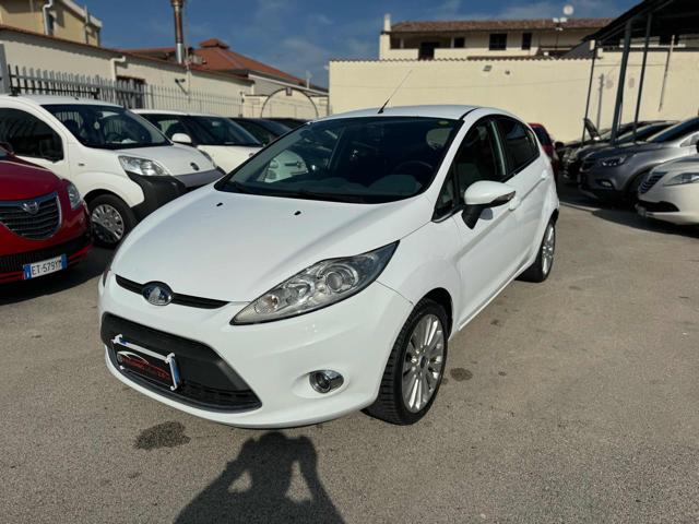 FORD Fiesta Bianco pastello