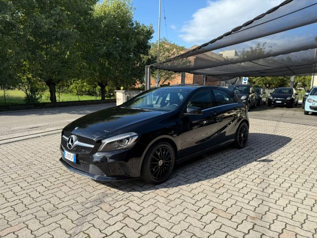 MERCEDES-BENZ A 200 d Automatic Premium 