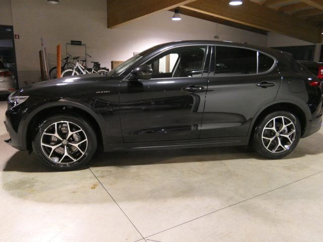 ALFA ROMEO Stelvio Nero metallizzato