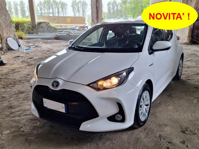 TOYOTA Yaris Bianco pastello