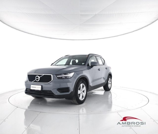 VOLVO XC40 T2 Momentum Core 