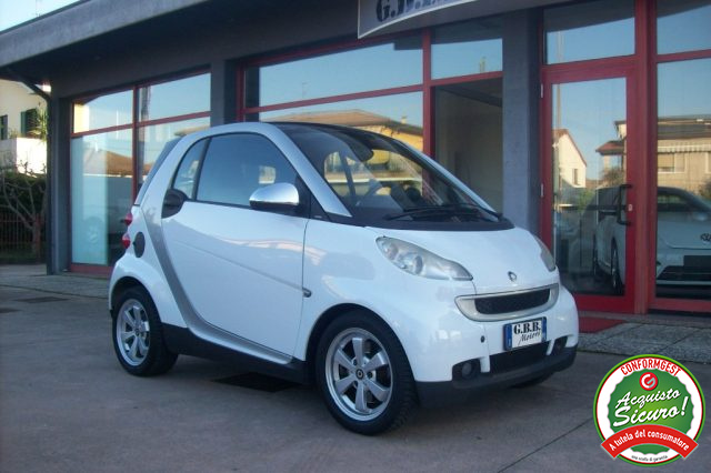 SMART ForTwo Bianco e Argento pastello