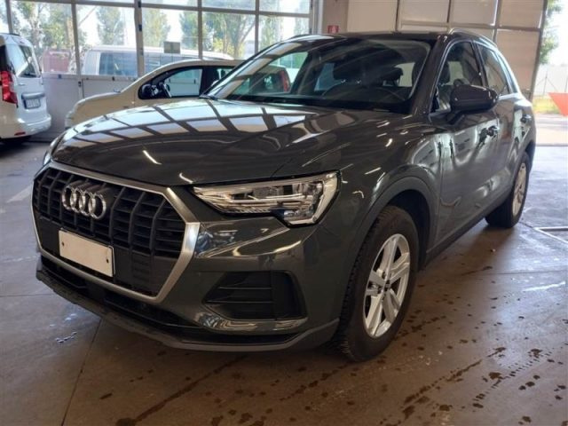 AUDI Q3 35 TDI S tronic Business 