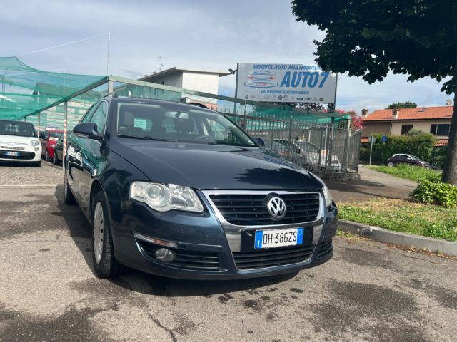 VOLKSWAGEN Passat 1.6 16V FSI Var. Comfortline 