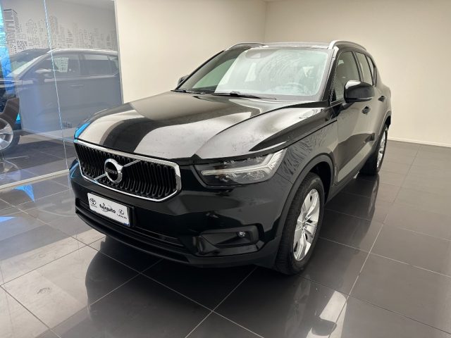 VOLVO XC40 T2 Geartronic Momentum Pro 