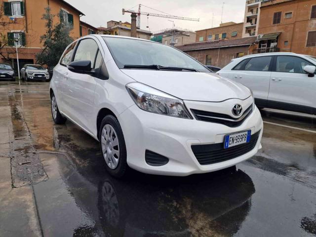 TOYOTA Yaris Bianco metallizzato