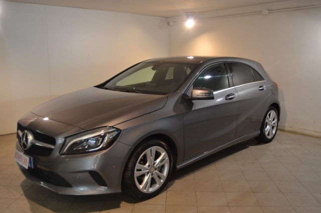 MERCEDES-BENZ A 180 d Automatic Premium 