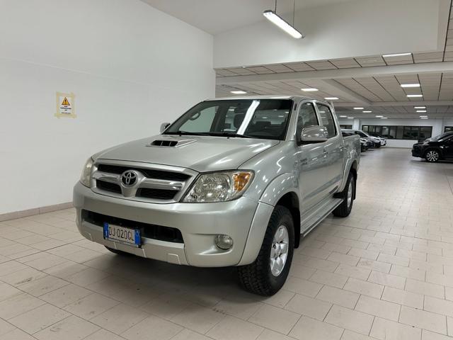 TOYOTA Hilux 3.0 D-4D 4WD 4p. Double Cab SR 