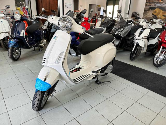 PIAGGIO Vespa 125 Primavera bianco  innocente pastello