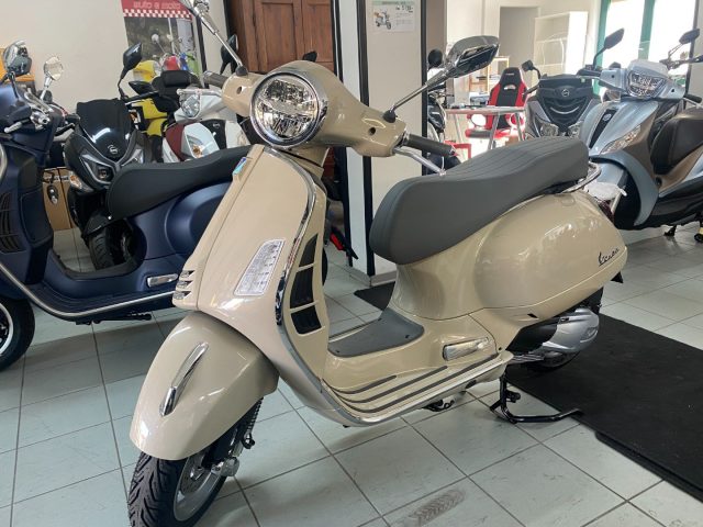 PIAGGIO Vespa GTS 300 Super beige avvolgente pastello