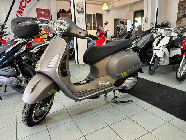 VESPA GTS 300 SuperSport grigio ottimista matt pastello