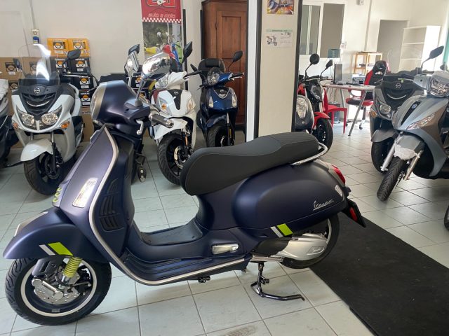 VESPA GTS 300 SuperSport blu opaco pastello