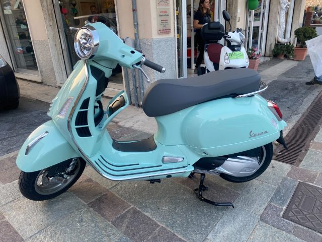 VESPA GTS 300 Verde amabile  pastello