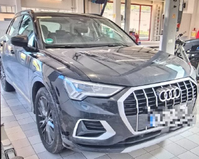 AUDI Q3 Nero pastello