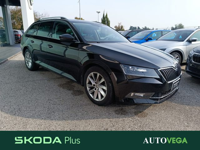 SKODA Superb Nero pastello