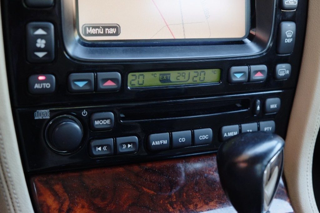 JAGUAR XJ 2.7 D V6 cat Executive - 19