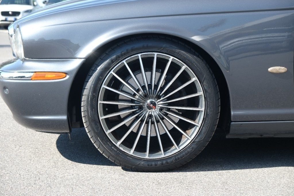 JAGUAR XJ 2.7 D V6 cat Executive - 9