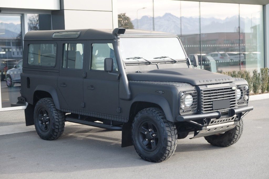LAND ROVER Defender 110 2.4 TD4 Station Wagon SE NERO OPACO - 7