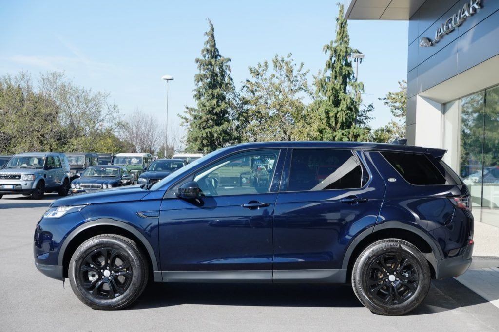 LAND ROVER Discovery Sport 2.0D AWD Auto S - BLACK PACK - - 2