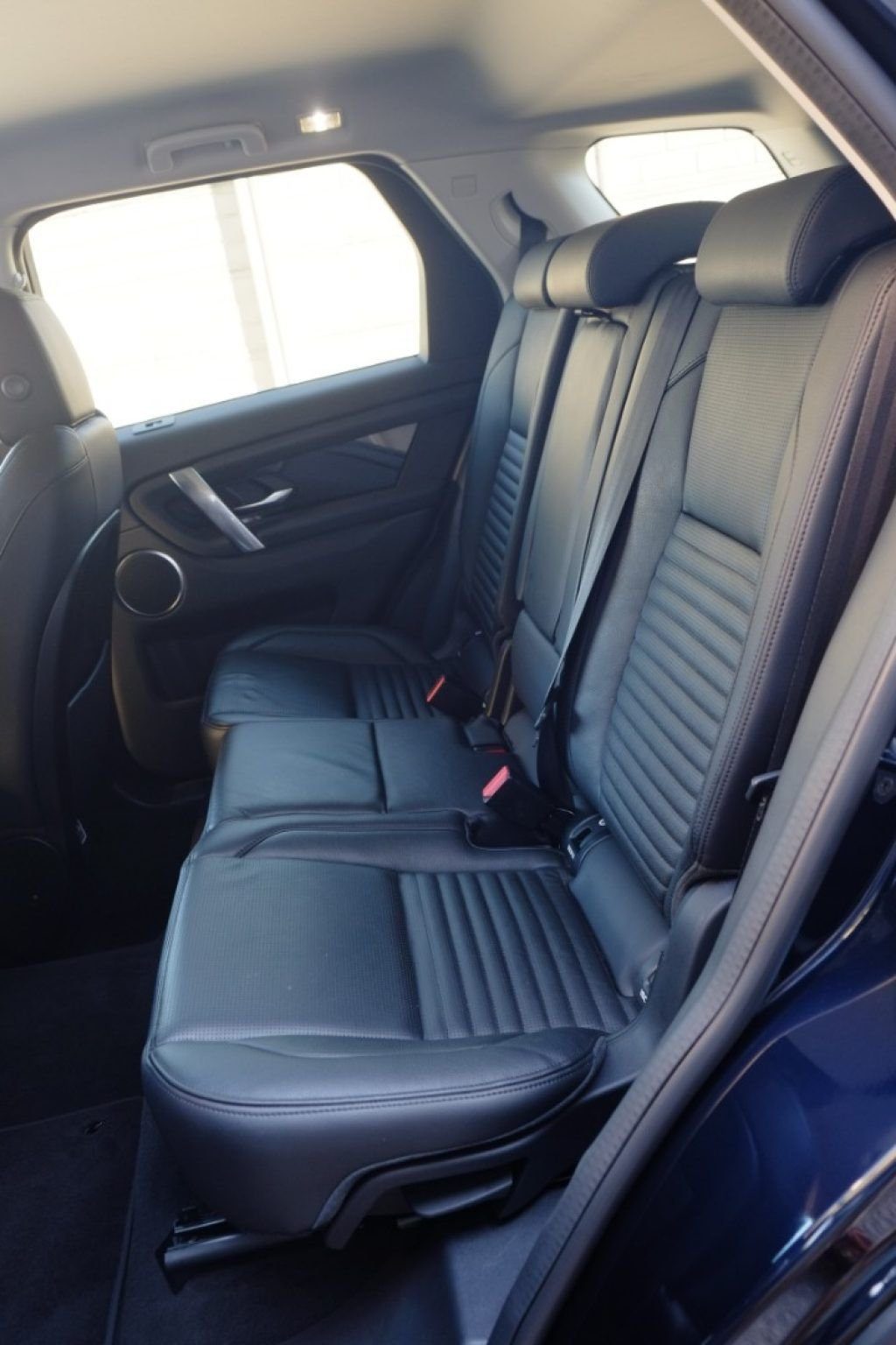 LAND ROVER Discovery Sport 2.0D AWD Auto S - BLACK PACK - - 12