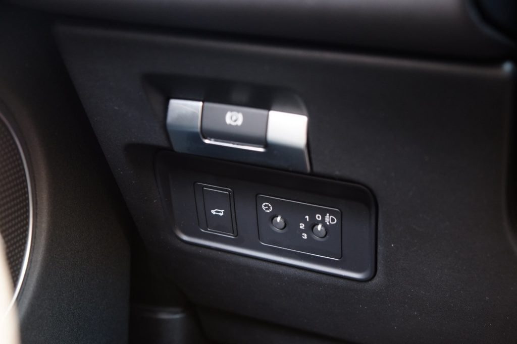 LAND ROVER Discovery Sport 2.0D AWD Auto S - BLACK PACK - - 20