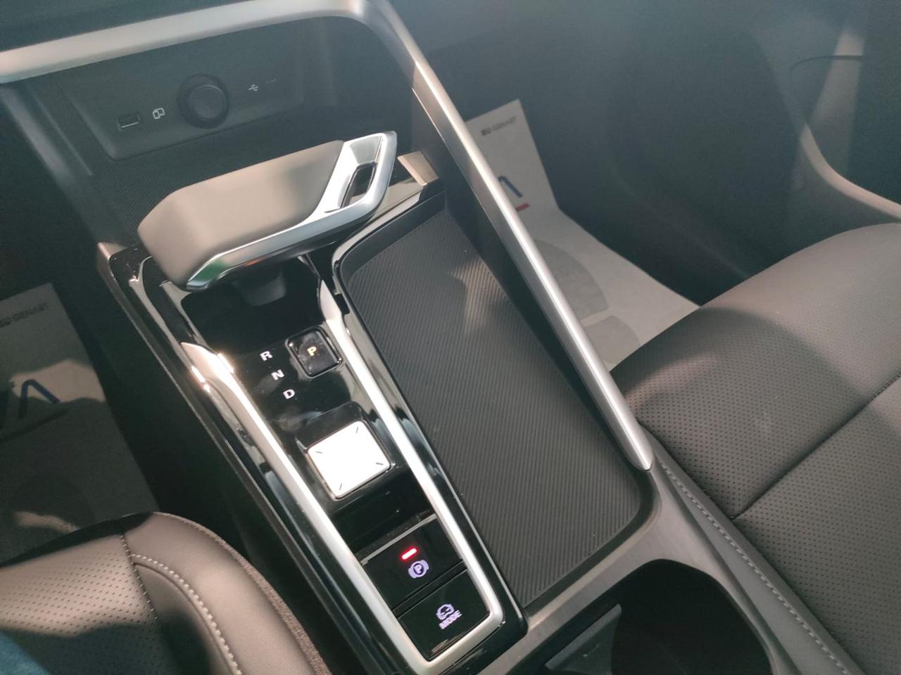 MG ZS Hybrid+ Luxury - 12