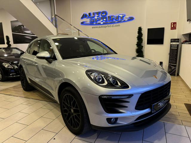 PORSCHE Macan Gris metalizada