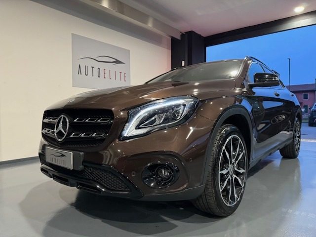 MERCEDES-BENZ GLA 200 d 4Matic NIGHT PACK R19 SUPER PROMO 