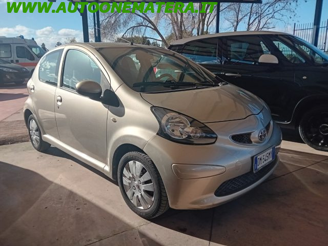 TOYOTA Aygo Oro perlato