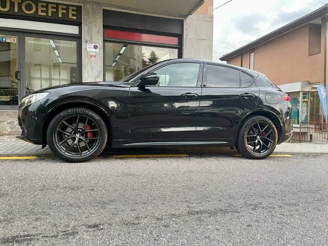 ALFA ROMEO Stelvio Nero metallizzato