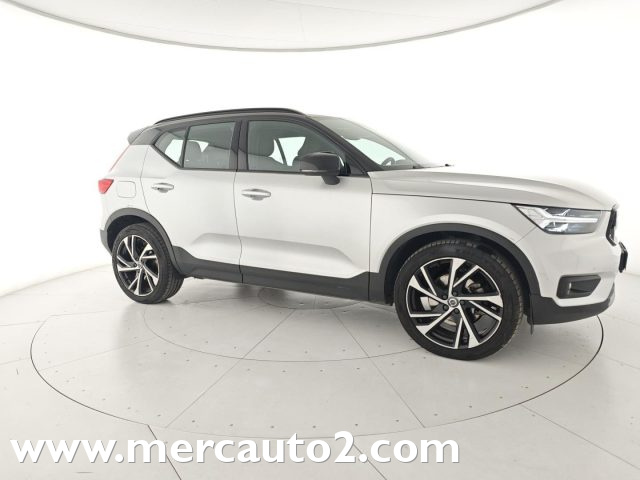 VOLVO XC40 Argento metallizzato