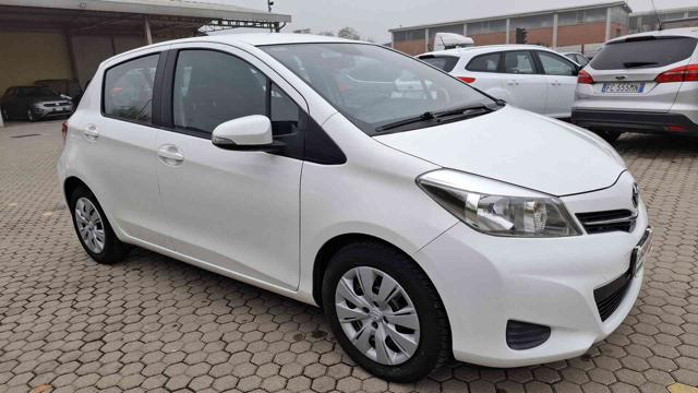 TOYOTA Yaris Bianco pastello