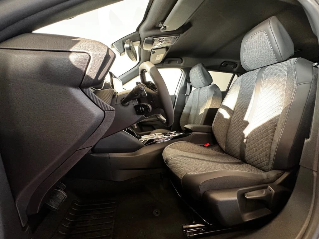PEUGEOT 2008 NUOVO  Allure PureTech 130 EAT8 S&S - Grid Foto 14