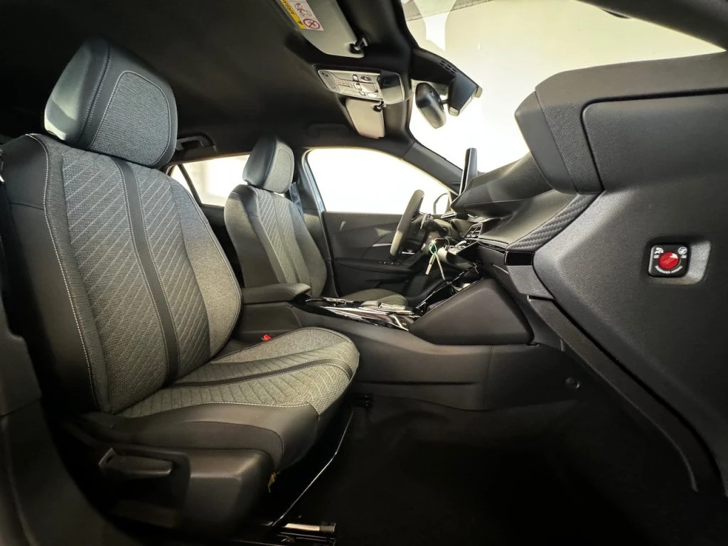 PEUGEOT 2008 NUOVO  Allure PureTech 130 EAT8 S&S - Grid Foto 16