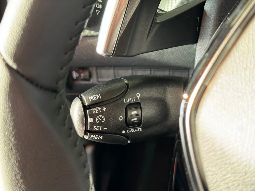 PEUGEOT 2008 NUOVO  Allure PureTech 130 EAT8 S&S - Grid Foto 26