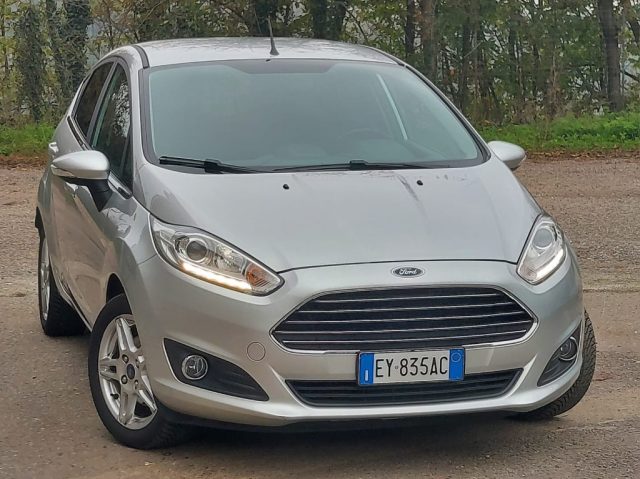 FORD Fiesta Argento pastello