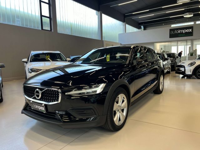 VOLVO V60 Cross Country Nero pastello