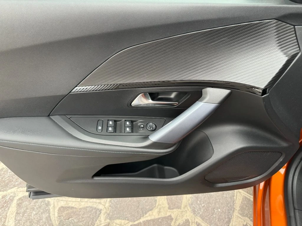 PEUGEOT 2008 PureTech Turbo 130 S&S Allure - 11