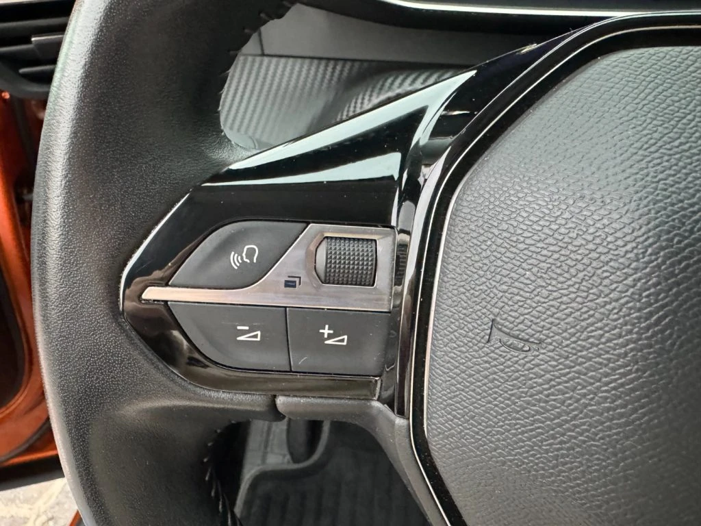 PEUGEOT 2008 PureTech Turbo 130 S&S Allure - 16