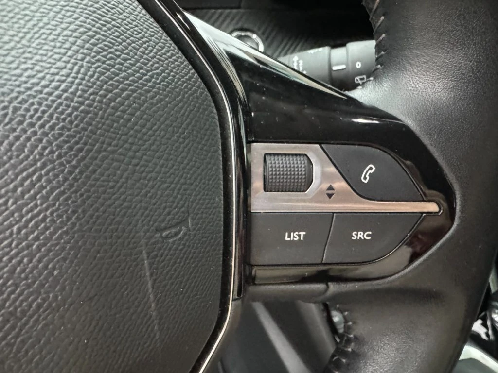 PEUGEOT 2008 PureTech Turbo 130 S&S Allure - 17
