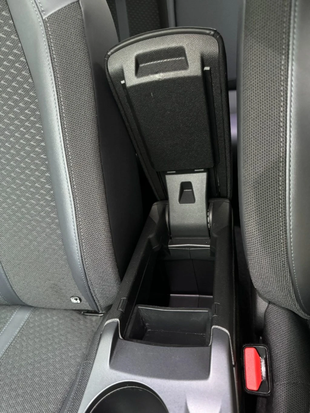 PEUGEOT 2008 PureTech Turbo 130 S&S Allure - 22