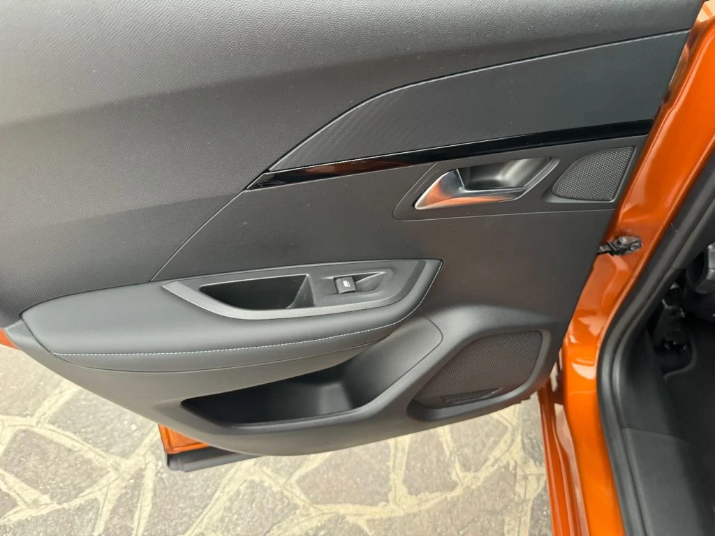 PEUGEOT 2008 PureTech Turbo 130 S&S Allure - 28