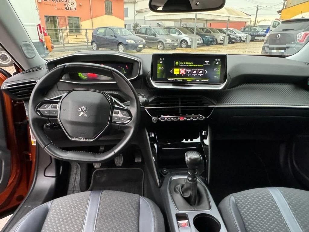 PEUGEOT 2008 PureTech Turbo 130 S&S Allure - 32