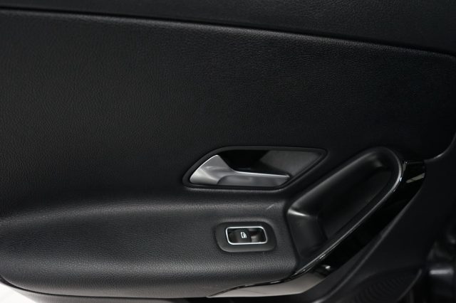 MERCEDES-BENZ A 180 36