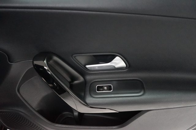 MERCEDES-BENZ A 180 38