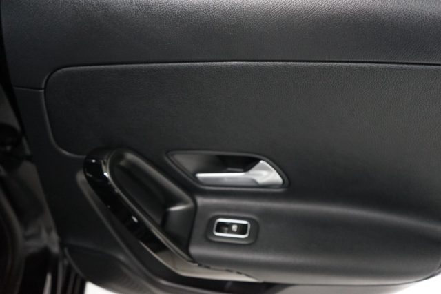 MERCEDES-BENZ A 180 39