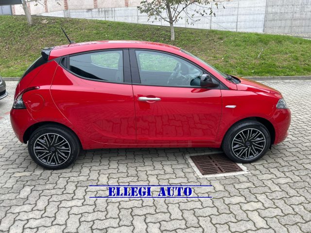 LANCIA Ypsilon Rosso pastello